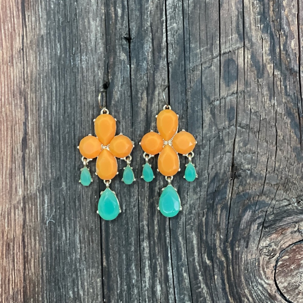 Women’s dangle earrings